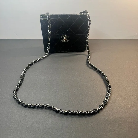 Chanel Vintage Glossy Black Quilted Mini Bag - Picture 2 of 12